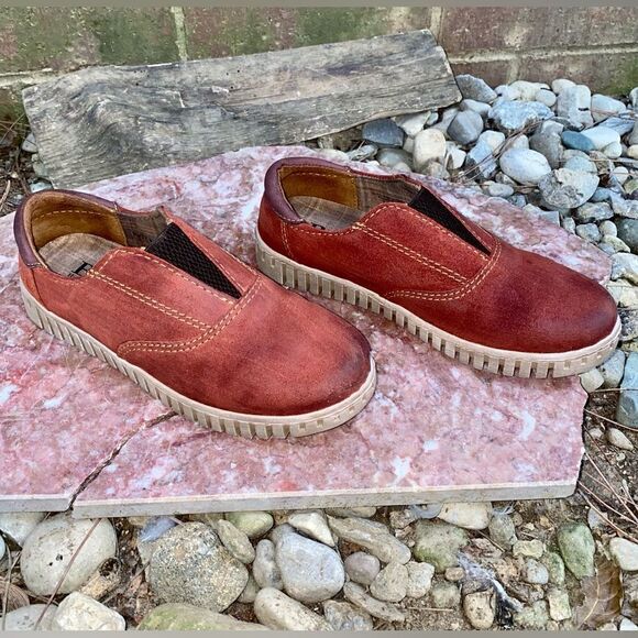 Born Sneakers Women’s Size 6.5 Berua Burnt Sienna Terracotta Leather Slip On - Picture 1 of 9
